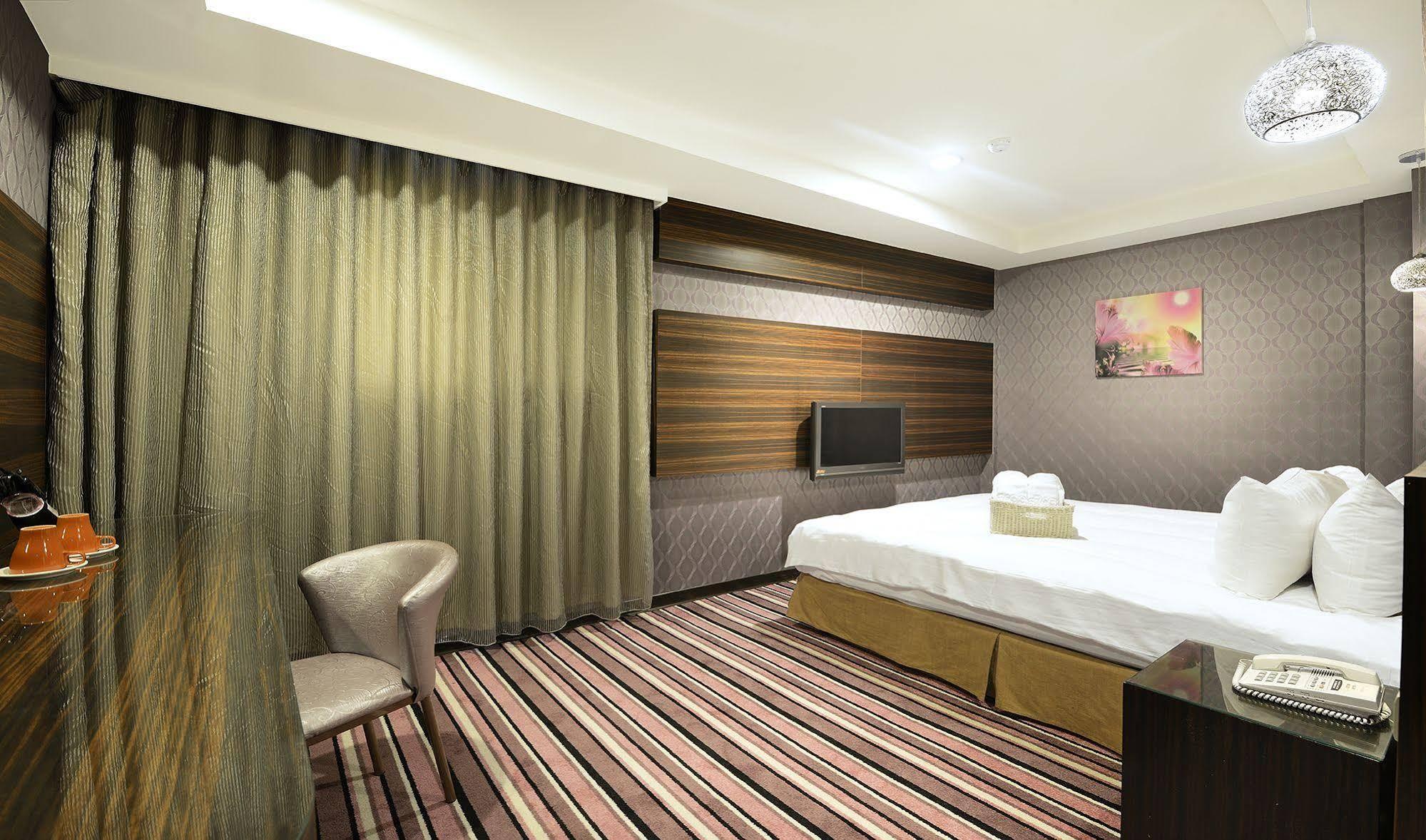 In99 Hotel Жинченг Екстериор снимка