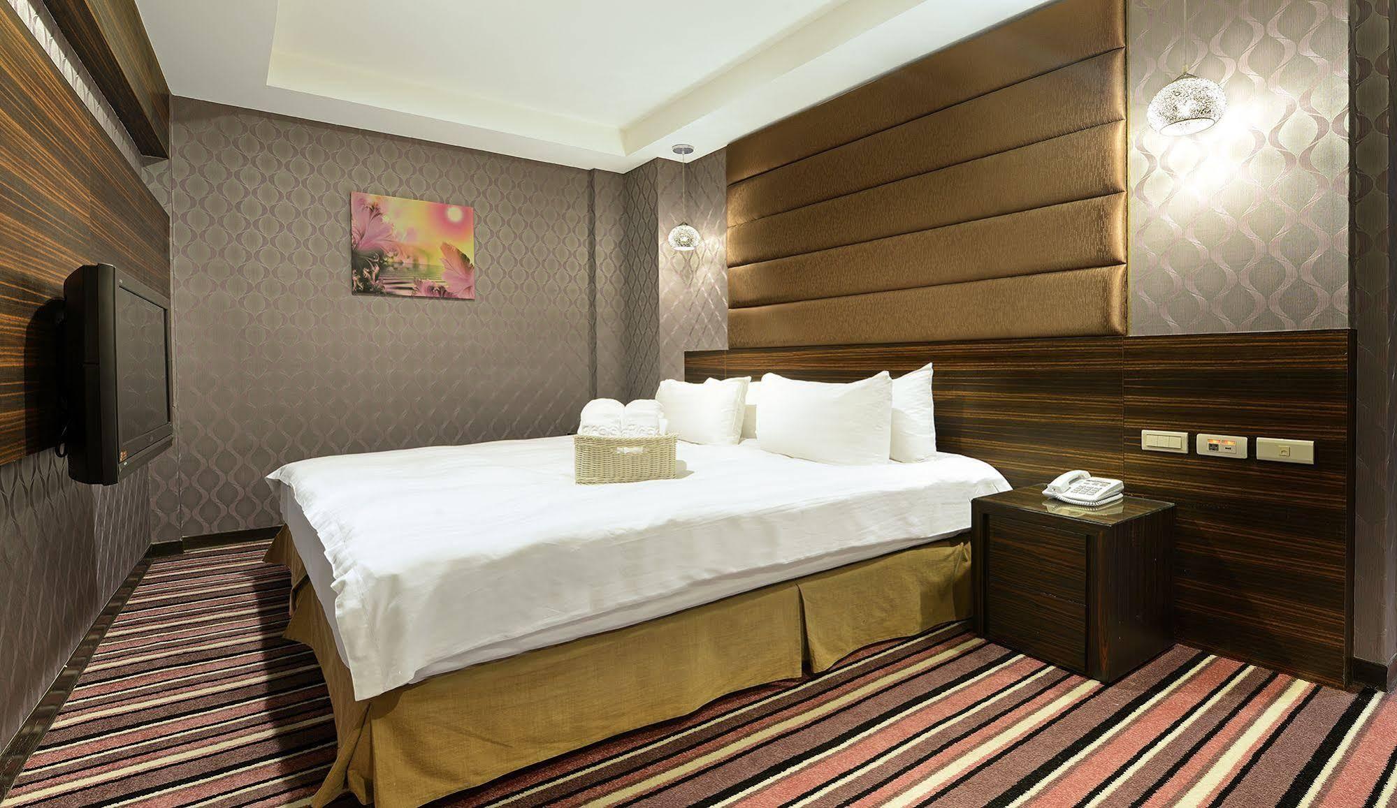 In99 Hotel Жинченг Екстериор снимка