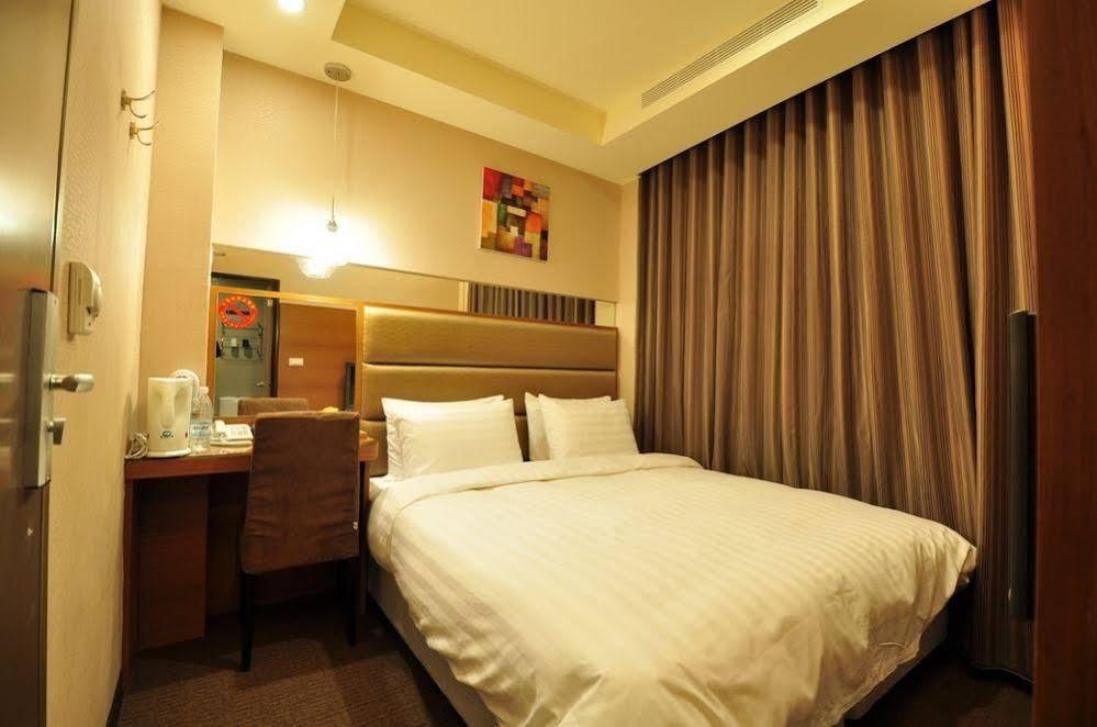 In99 Hotel Жинченг Екстериор снимка